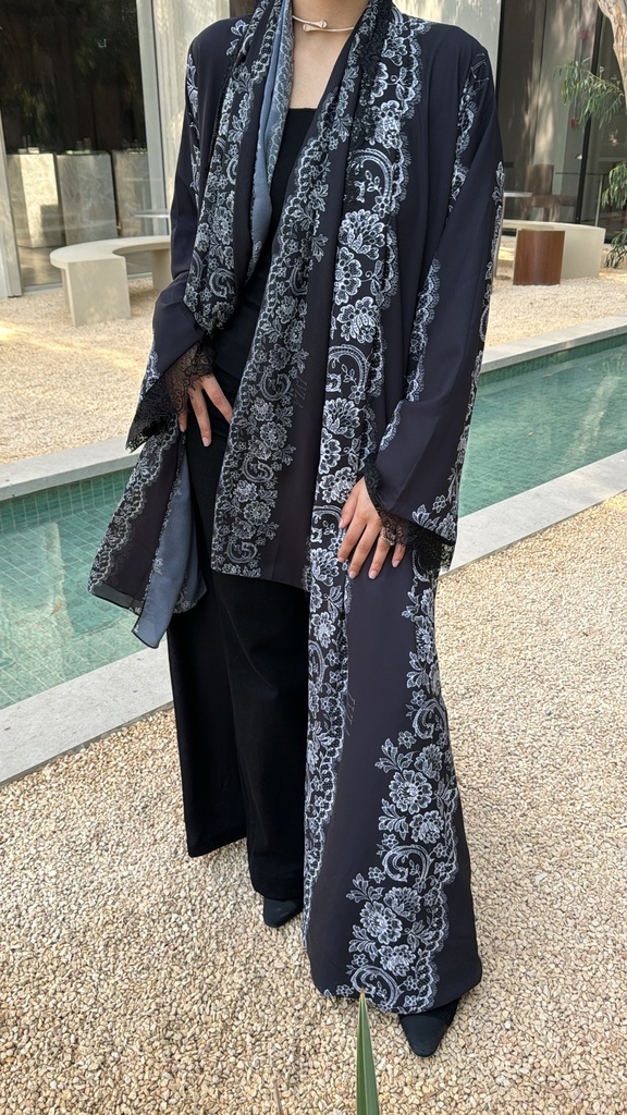 BLACK WHITE FLORAL 