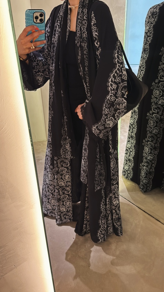 BLACK WHITE FLORAL 